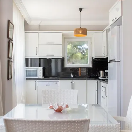 Flat W Sea View Terrace 1 Min To Beach In * Didim