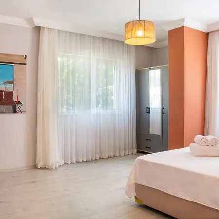 Flat W Sea View Terrace 1 Min To Beach In * Didim